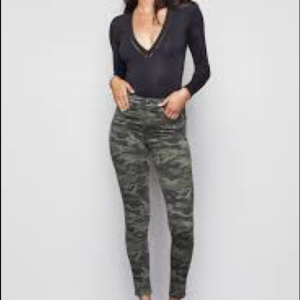 Good American ‘Good Waist’ Camo Jeans sz 00/24